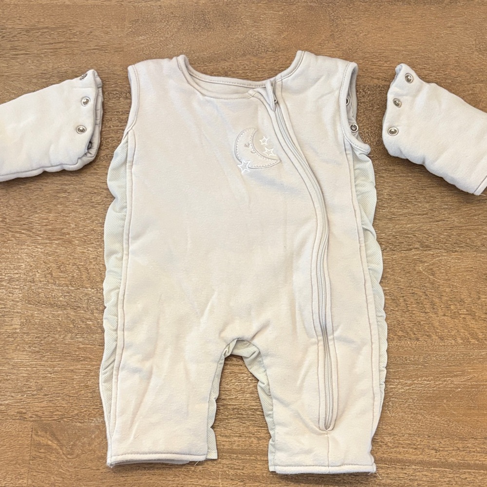 Baby Brezza 2-in-1 Transitional Sleep Suit, Grey, 3-6M, 12-18lbs - Picture 2 of 4